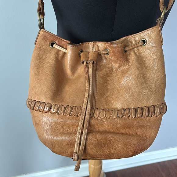 Lucky Brand Tan Leather Crossbody Bucket Bag with Adjustable Strap - Picture 6 of 11